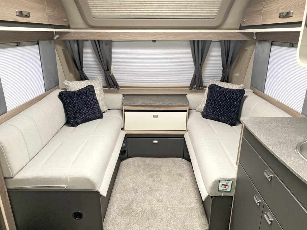 2027 Swift Challenger Grande 580 NH Int 1 Scaled