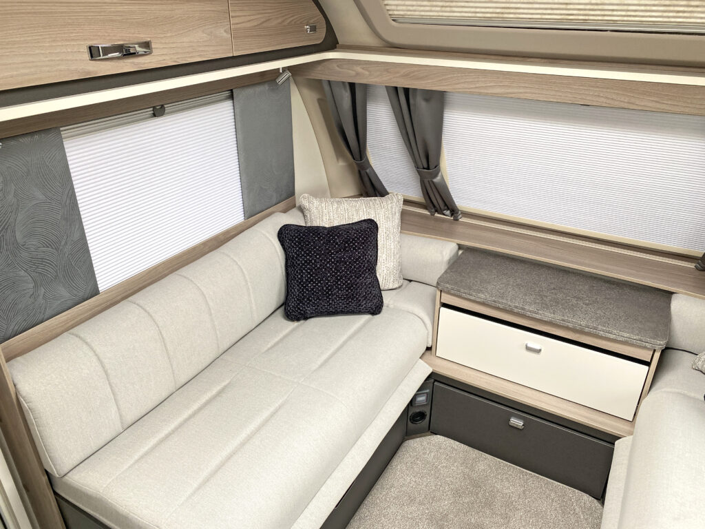 2027 Swift Challenger Grande 580 NH Int 3 Scaled