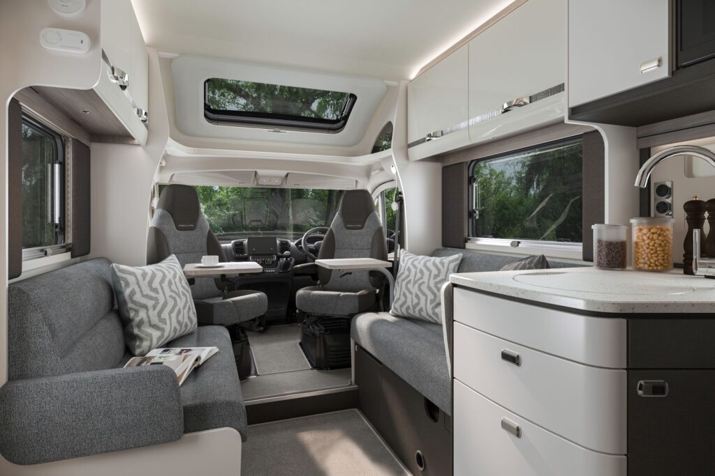 2027 Escape 694 2B Front Lounge GA 24 06 26 1920x1920 1