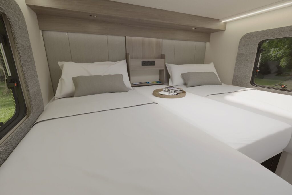 2027 Voyager 584 Bedroom SS 18 06 2026 1920x1920 1