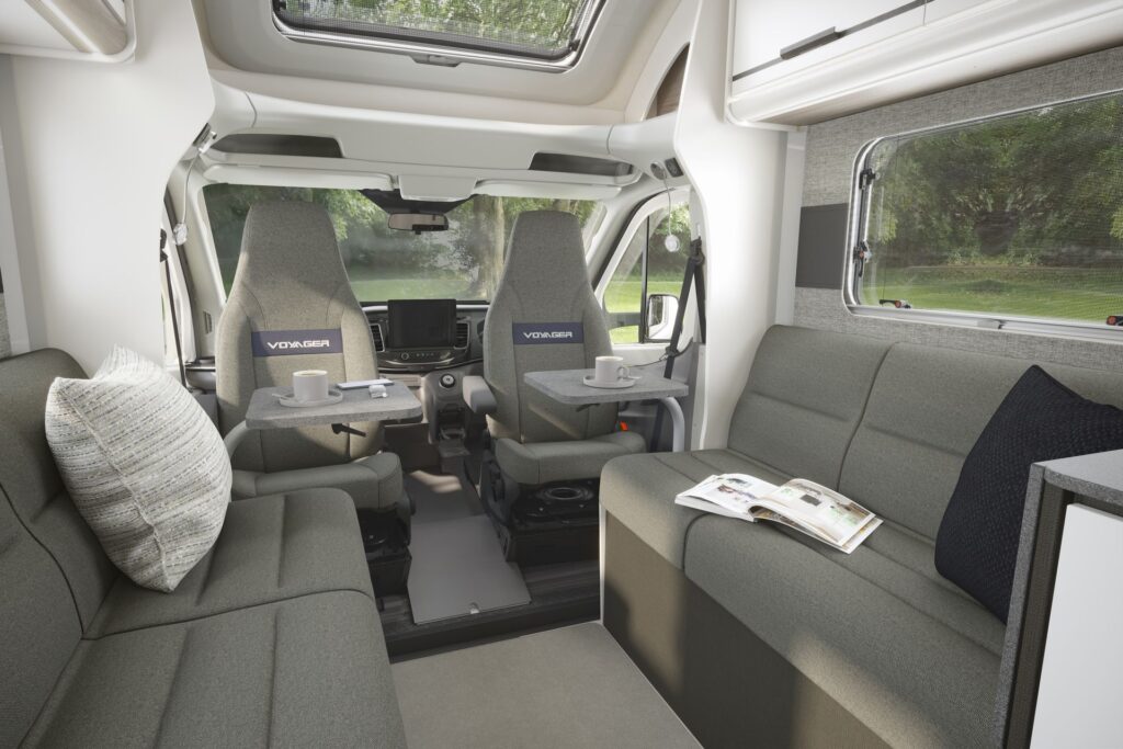 2027 Voyager 584 FrontLounge SS 18 06 2026 1920x1920 1
