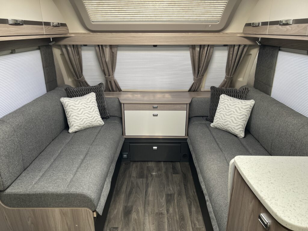 2027 Swift Conqueror Grande 645 5 Scaled